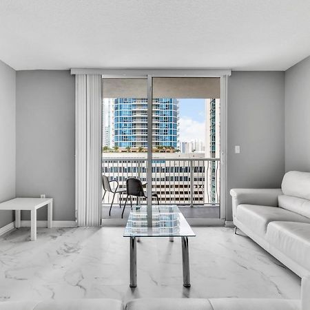 The Club At Brickell Bay Luxury Suites Miami Exterior photo