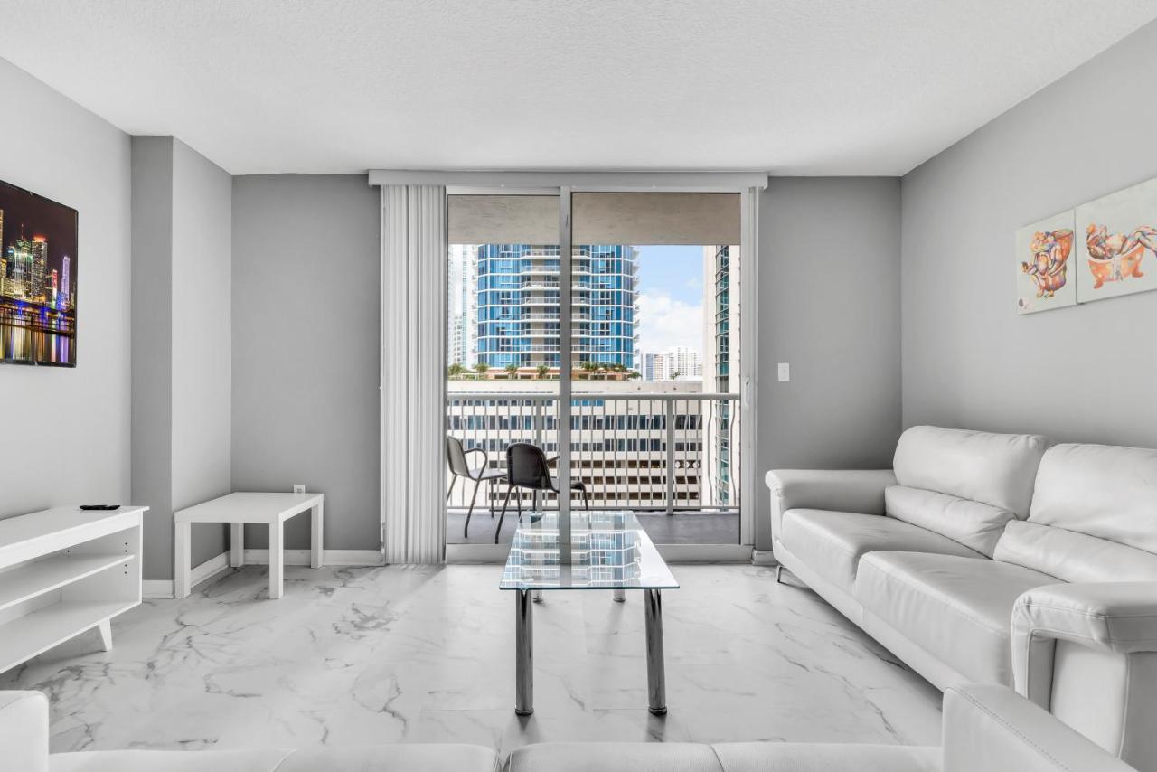 The Club At Brickell Bay Luxury Suites Miami Exterior photo